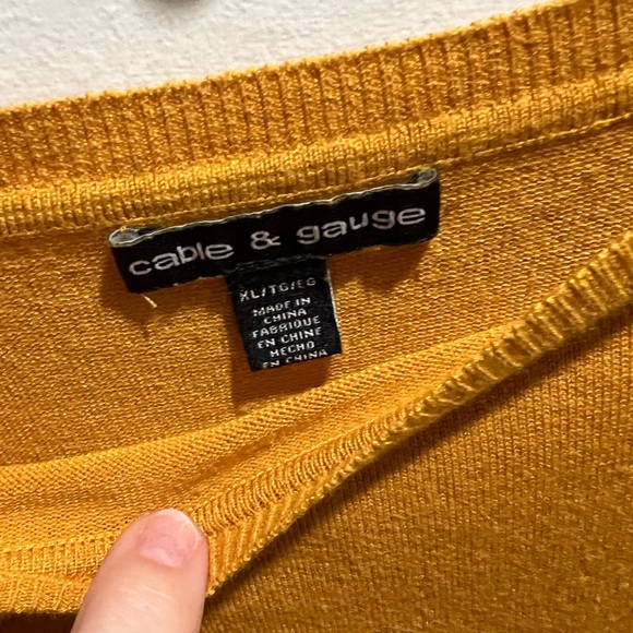 Beautiful gold color light weight sweater. - Picture 5 of 5